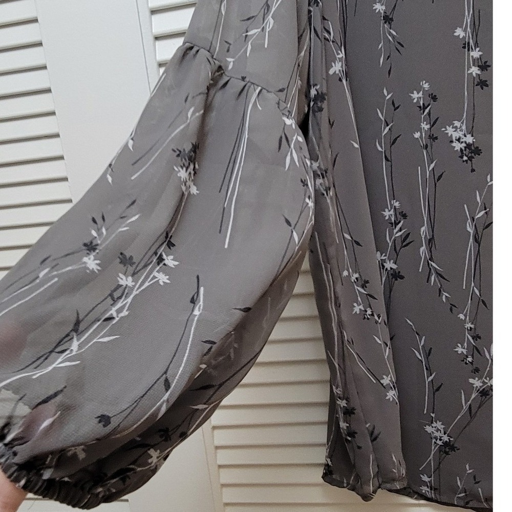 Gray Floral Balloon Sleeve Blouse Large L Round Neck Keyhole - Picture 3 of 8